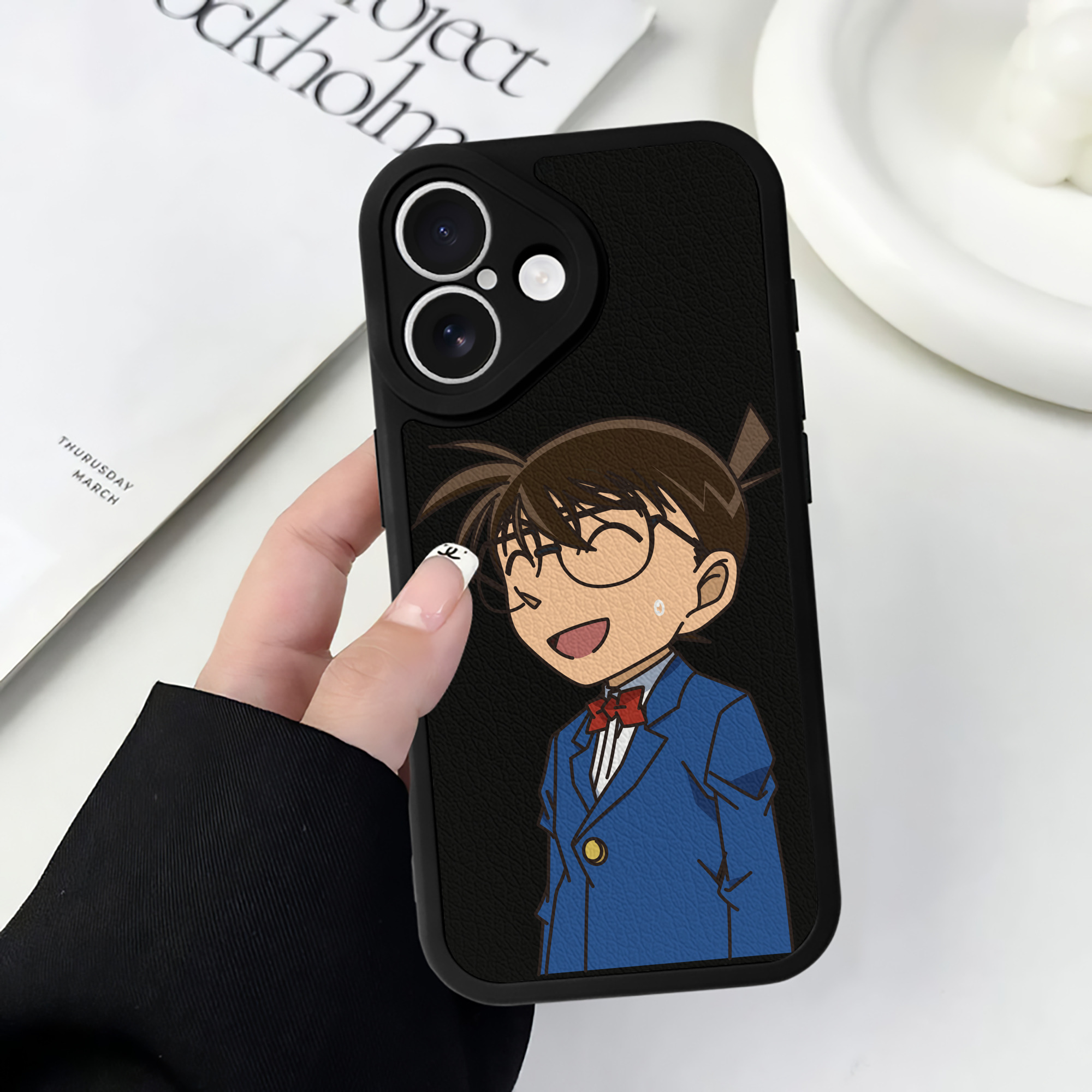 （画像用） 名探偵コナン 江戸川 コナン Detective Conan Conan Edogawa 【iPhone 16シリーズ対応】シリコンスマホケース（レザー調） 材質：シリコン